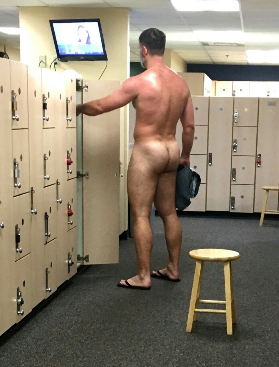 Naked Selfies in the Locker Room (78 photos)