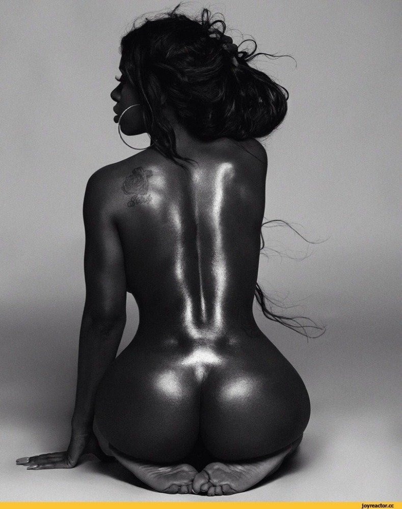 Black and White Nude Beauties (76 photos)