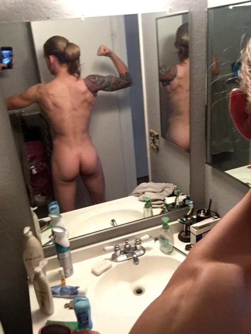 Girls in the ring without panties