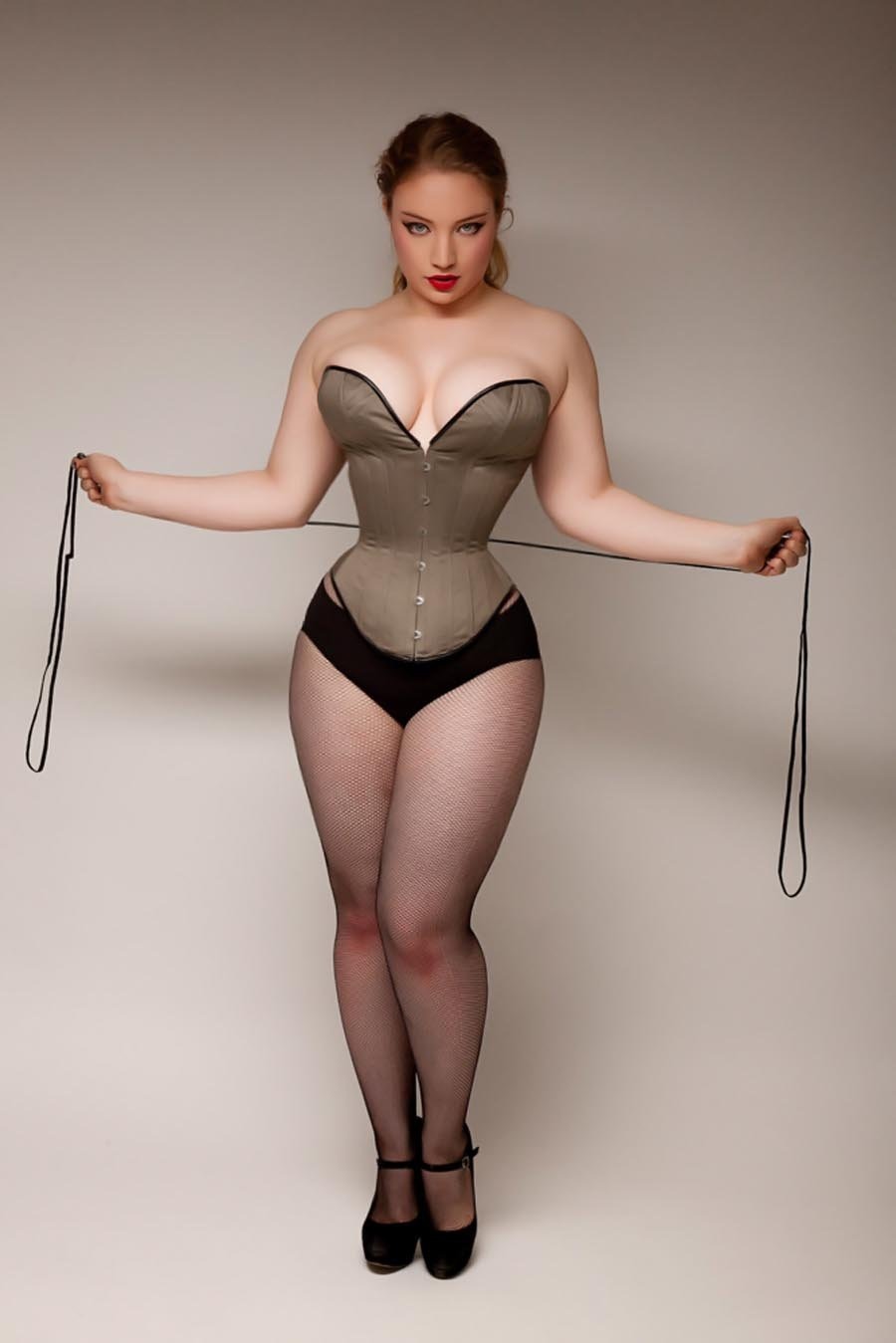 Naked women with wide hips