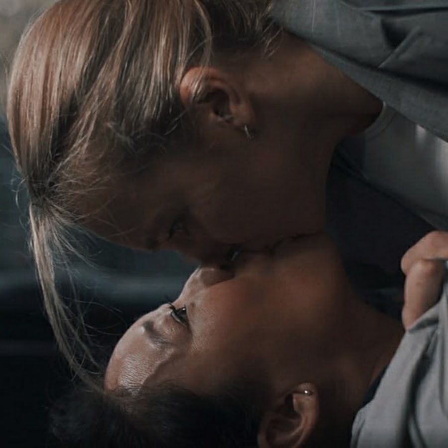 Jody Comer bed scene