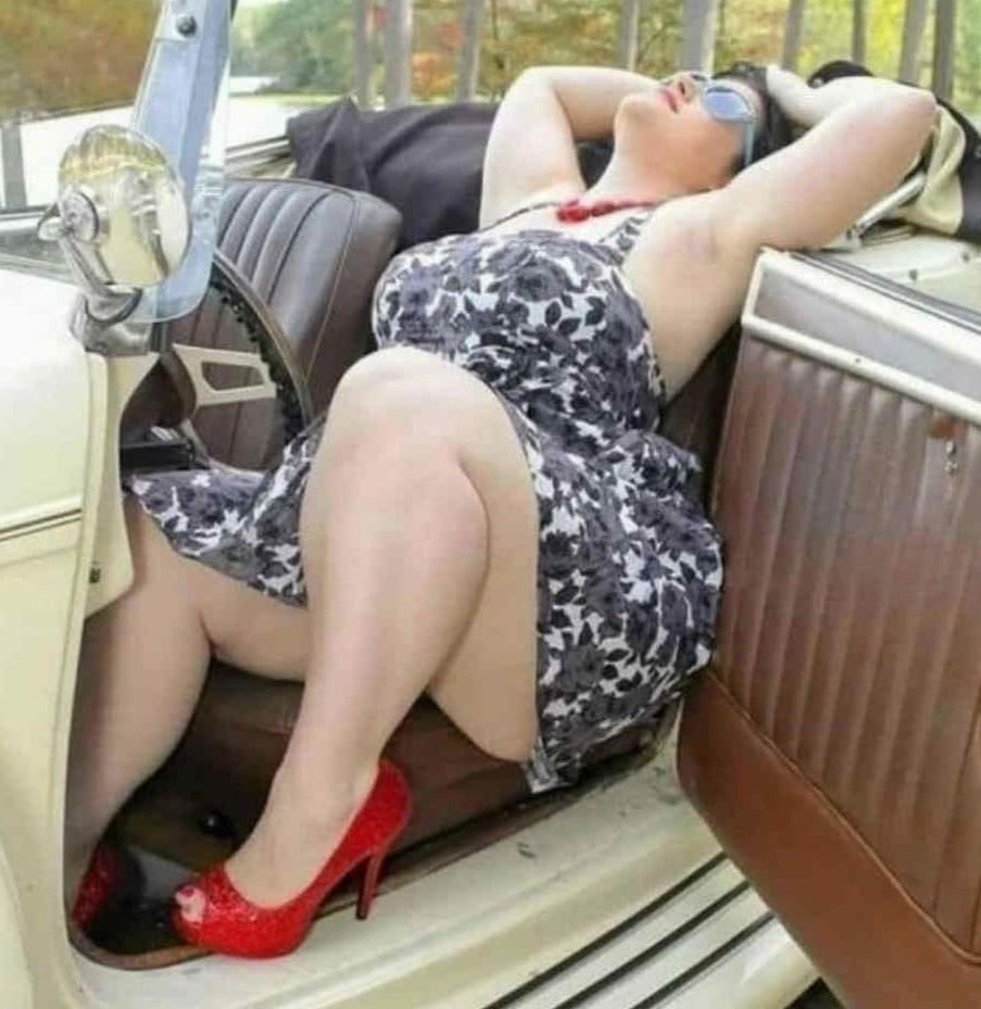 Thick elderly in linen