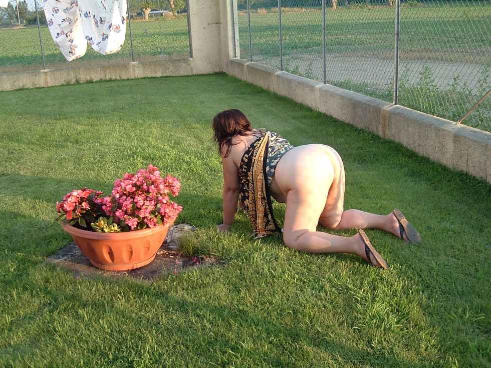 VideoChat Upskirt Russian Mature in the Garden