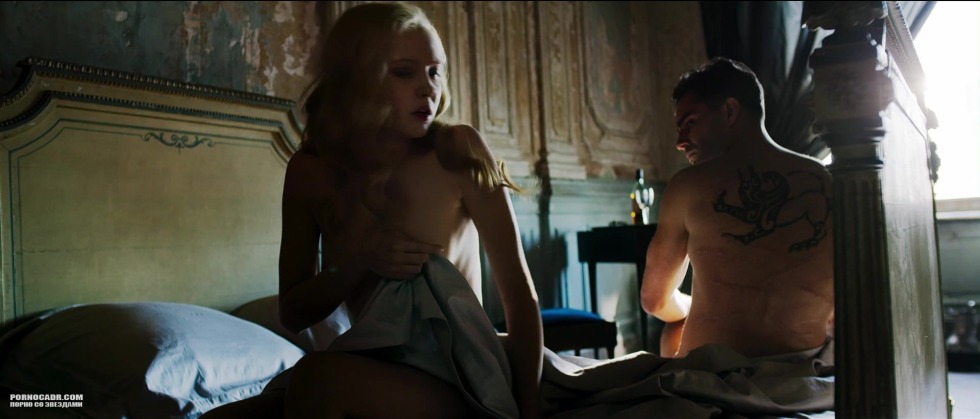 Julia Khlynin is naked