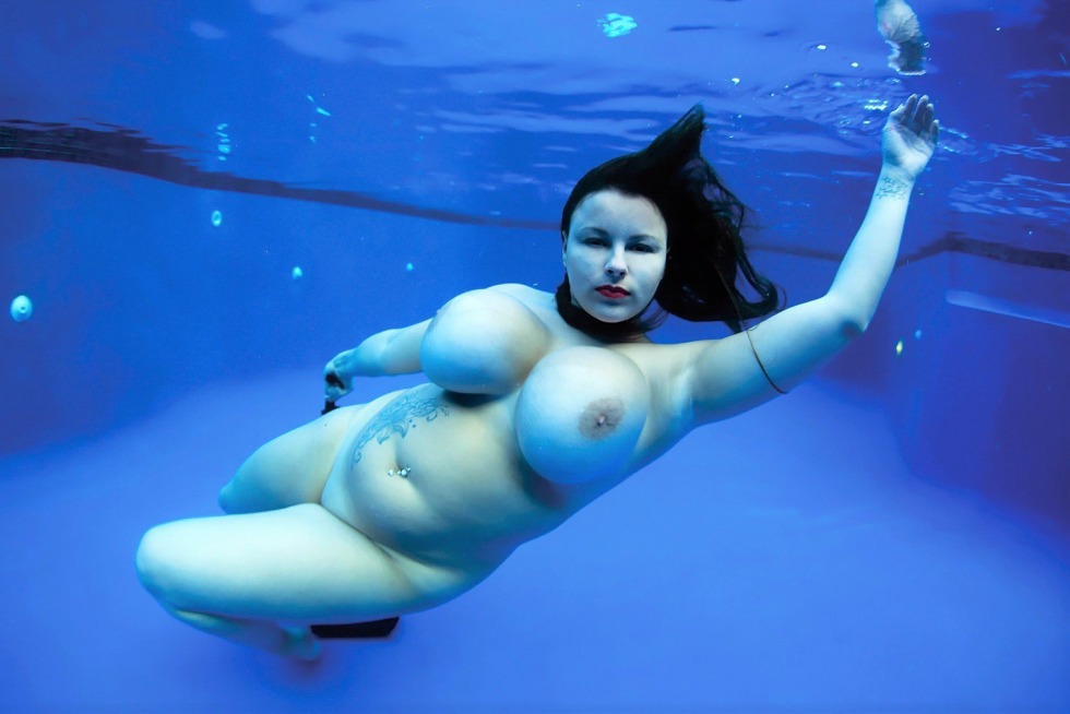 Naked chubby women underwater