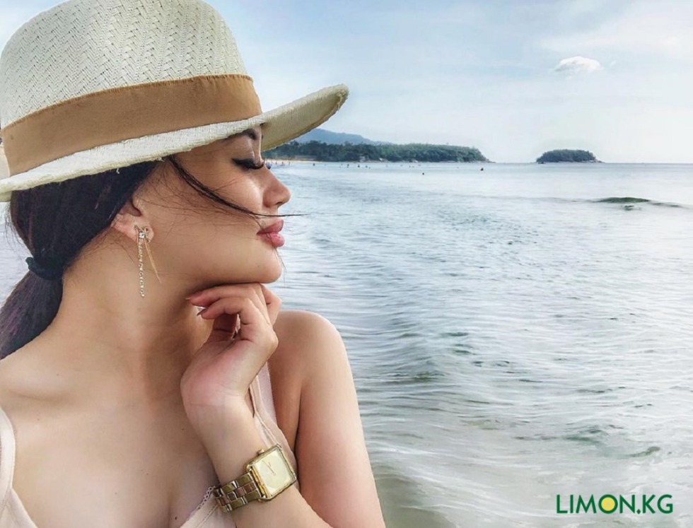 Angelica Kairatova figure