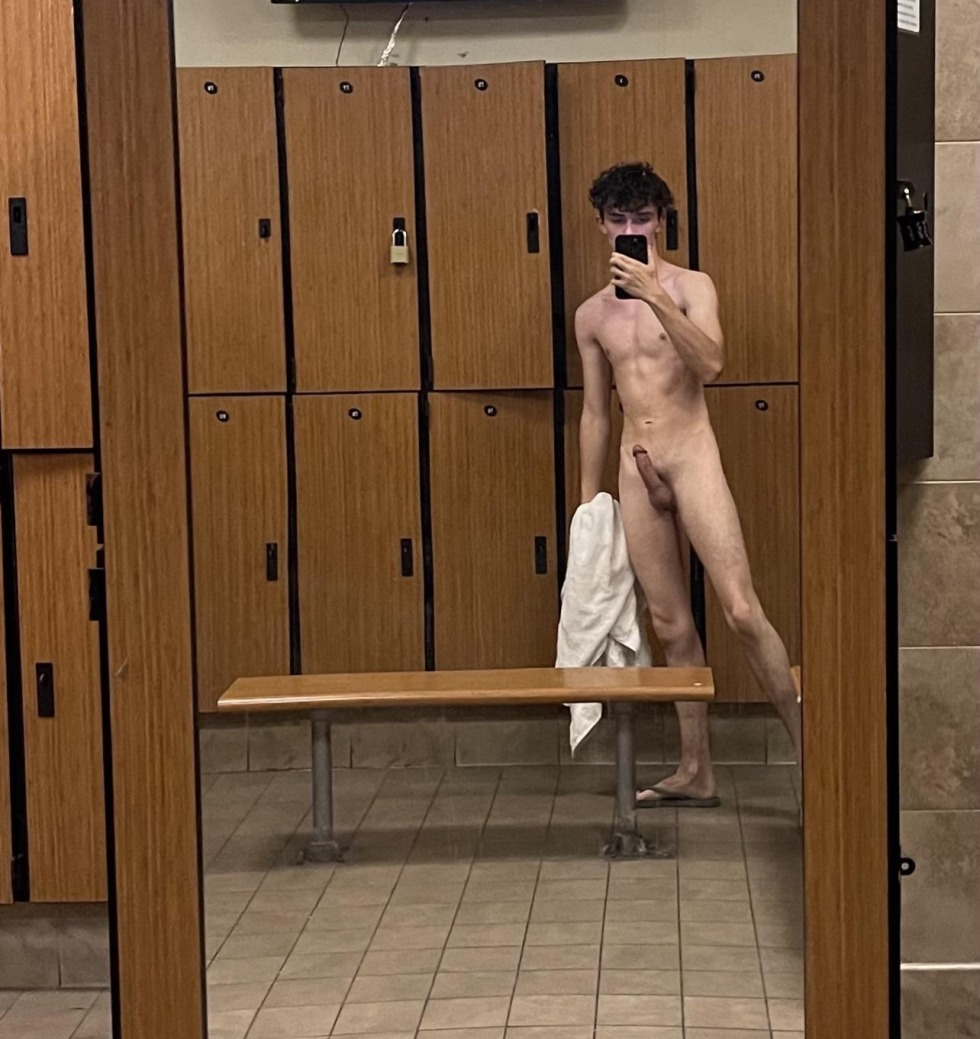 Naked Girls in Locker Room Voyeur Hidden Cam