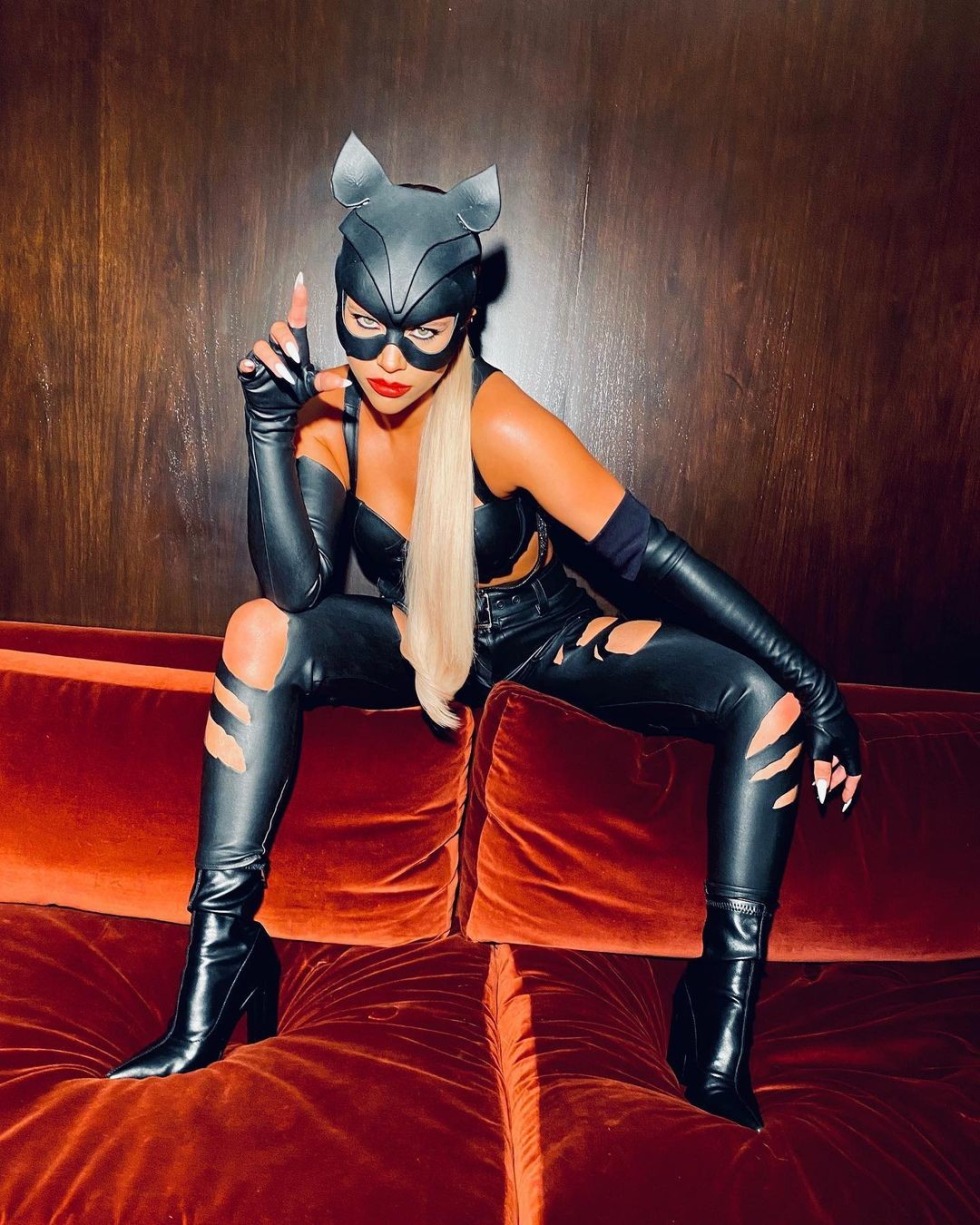 Girls in the image of a cat anal