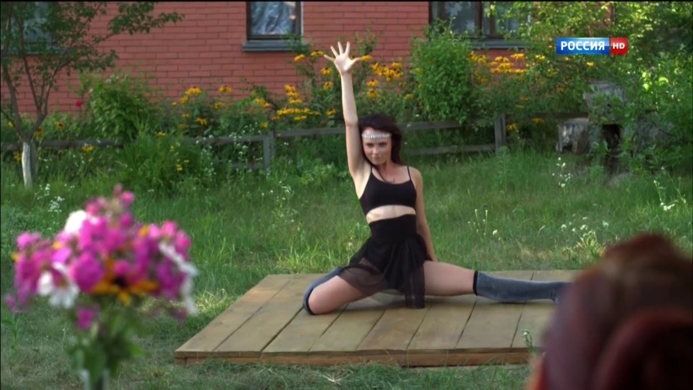 Zoya Berber in linen