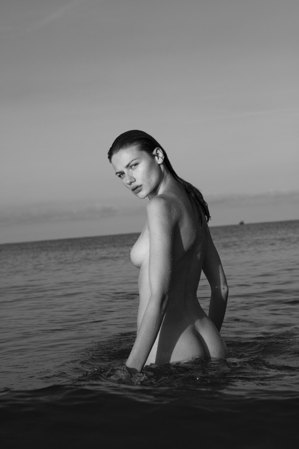 Polina Malinovskaya Naked - SunkisSed (2020)