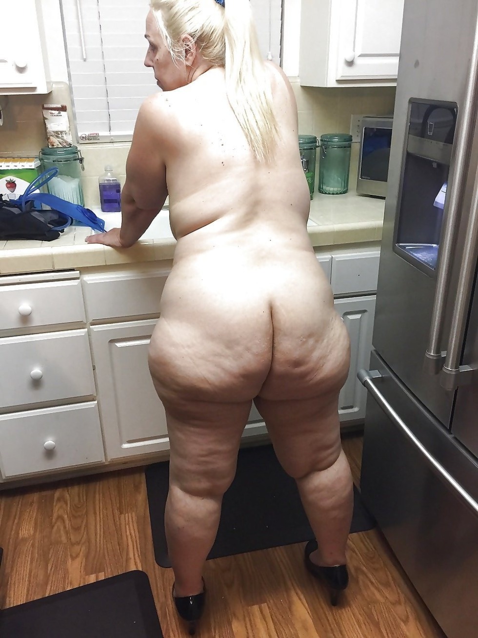 Fat Old Women's Naked Asses
