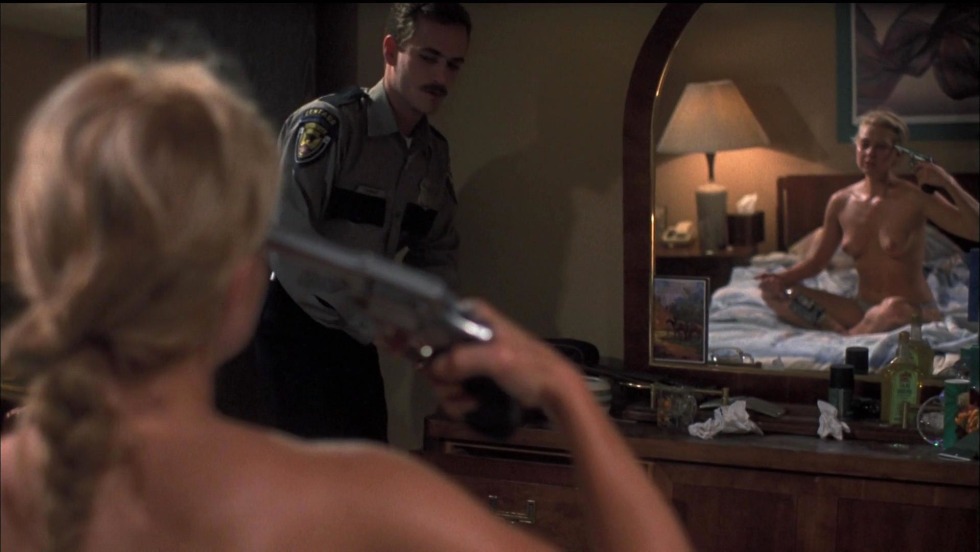 Witnesses erotic scenes