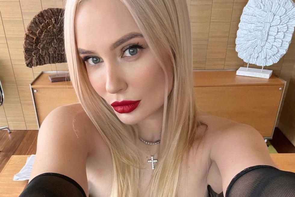 Dakota Sky porn actress