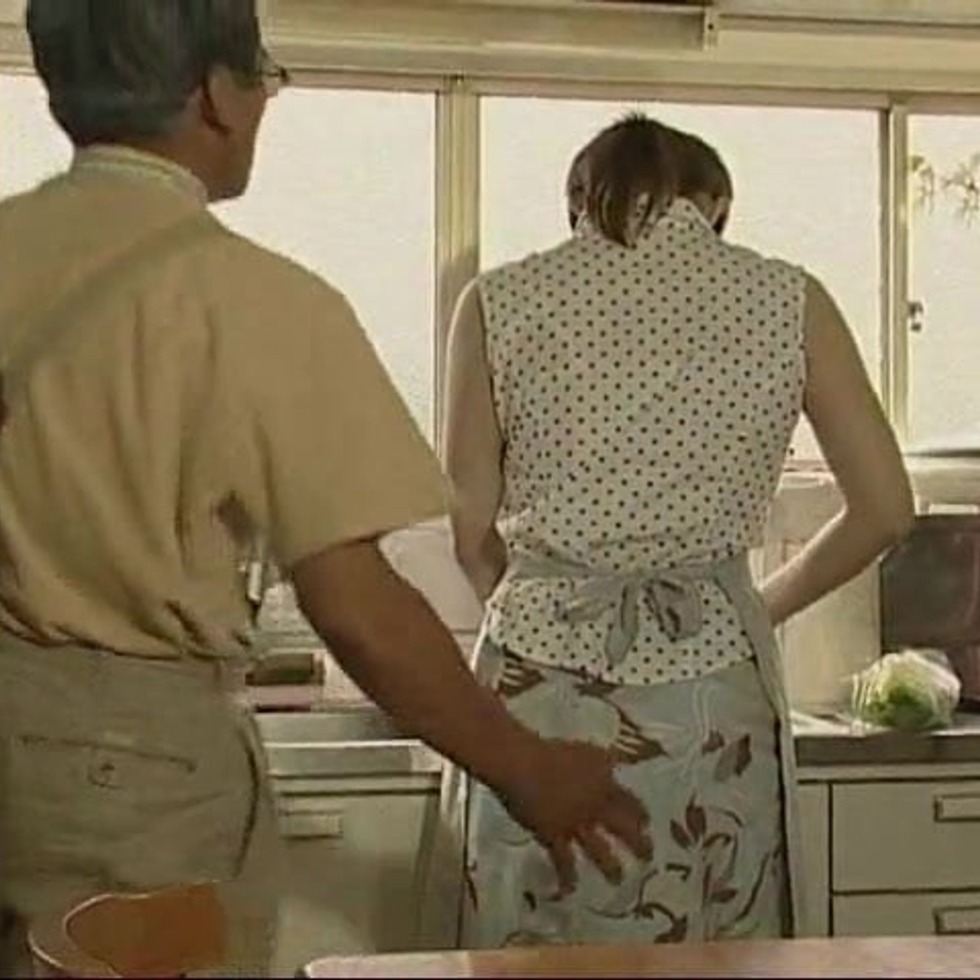 Mature without panties under the skirt