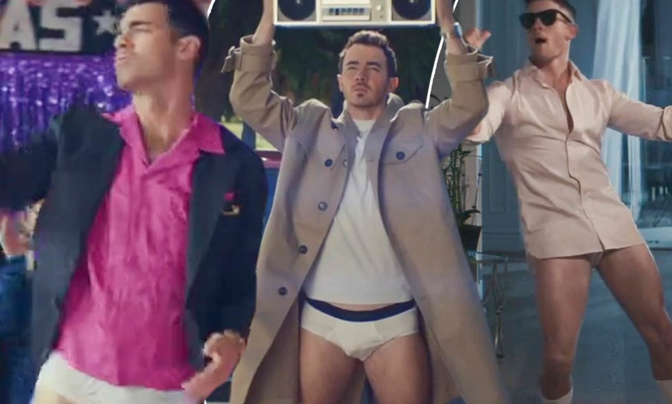 Kate Hudson in underwear in the movie