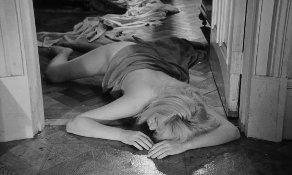 Naked mature pear -shaped