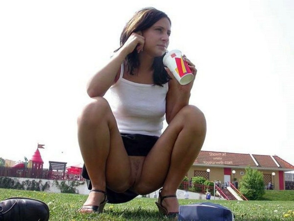 Girls without panties under a skirt