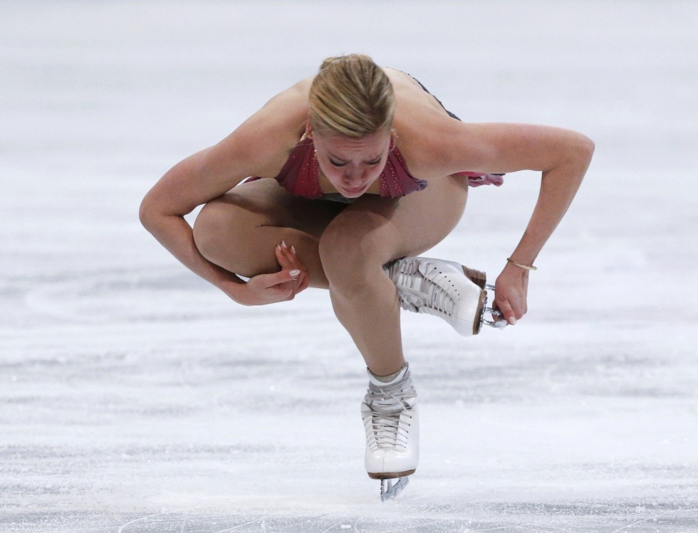 Anna Pogorilaya skater legs