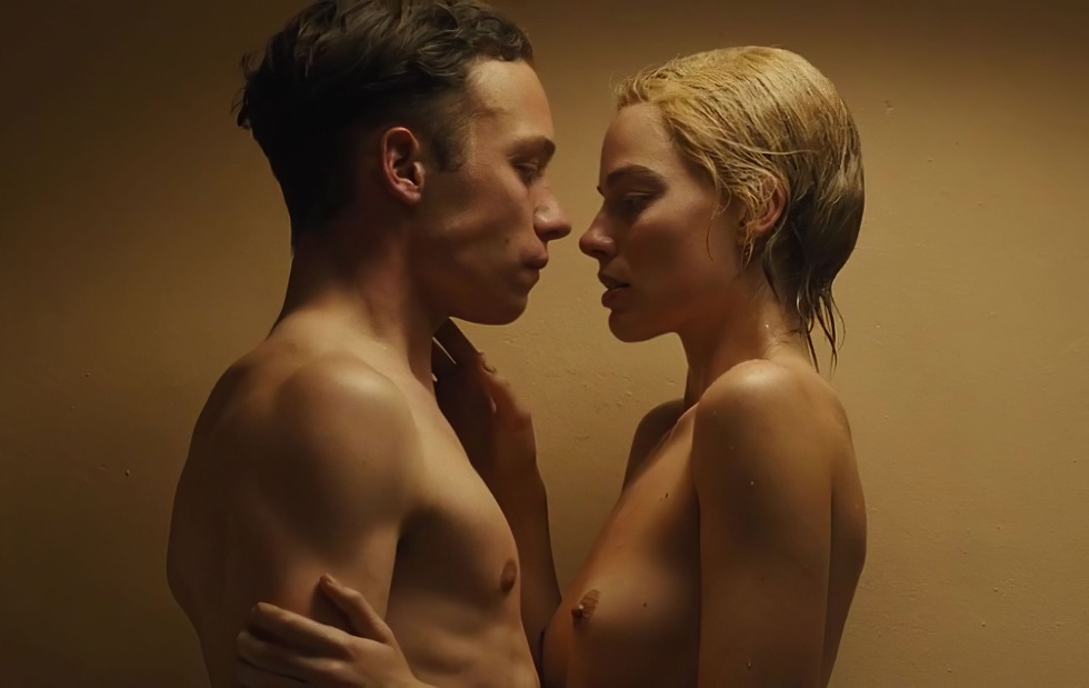 Naked Margot Robbie (Margot Robbie)