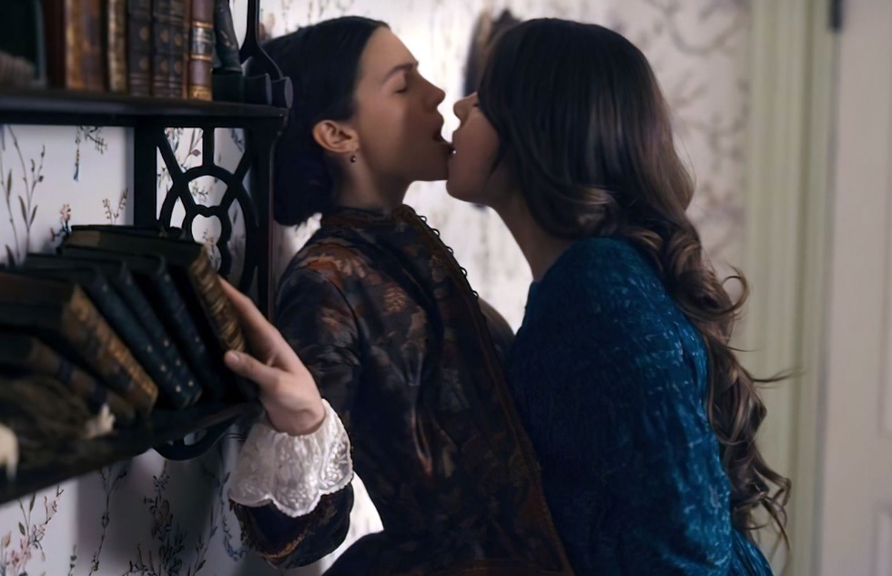 Double penetration into a beauty