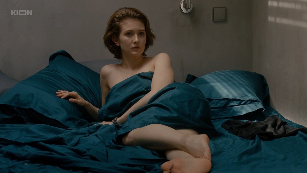 Barbara Palvin in linen