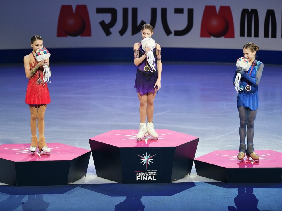 Figure skating Julia Lipnitskaya fall