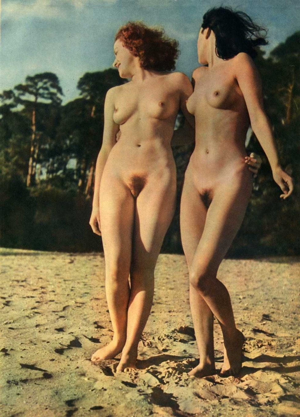 Women on nudist beaches