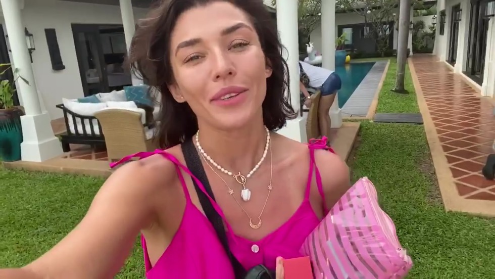 Anastasia Ostrovskaya Eagle and Tail