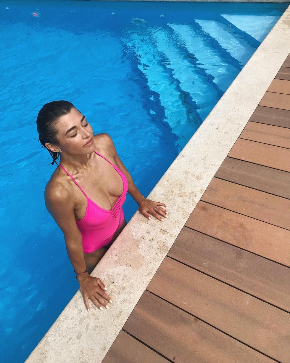 Alina Astrovskaya Eagle and Tail