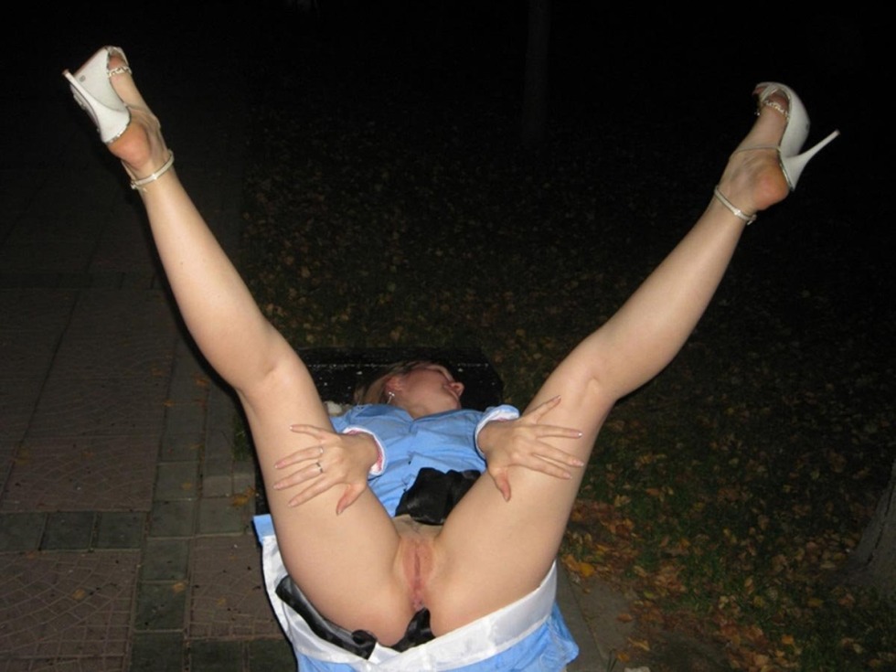 Mature woman spread her legs in the car