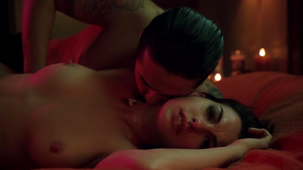 Anne Hathaway Erotic scenes