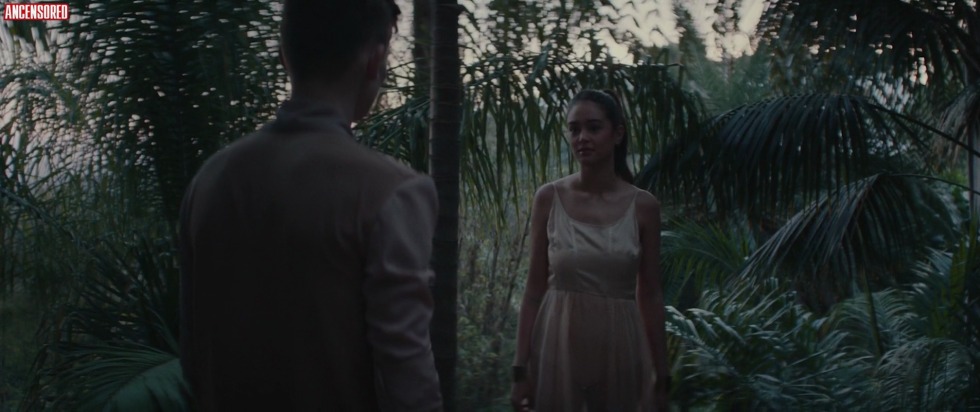 Courtney Iton the gods of Egypt dresses up