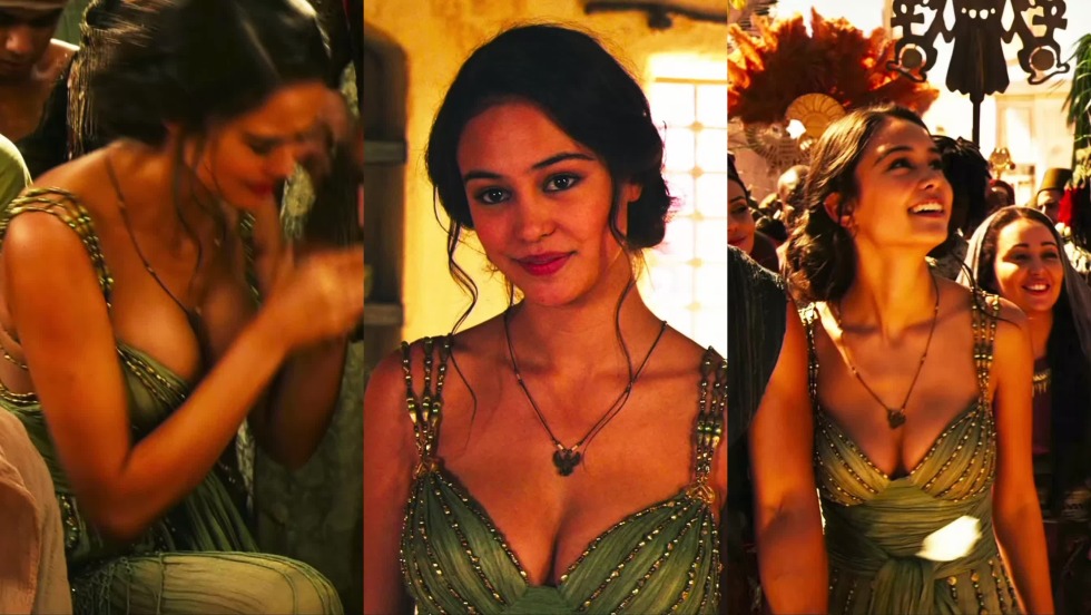 Courtney Palm breasts