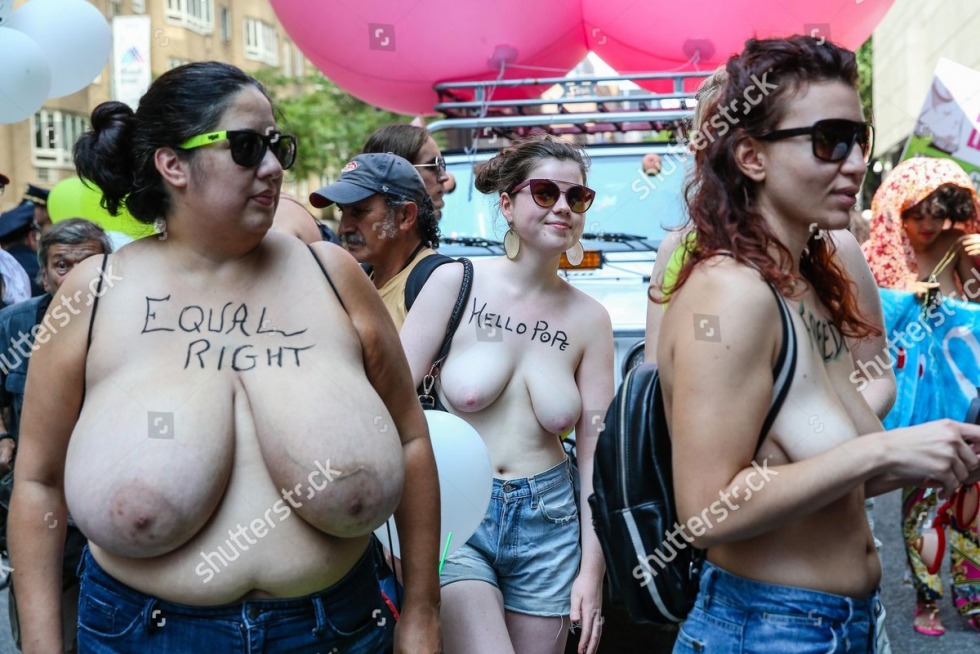 Women with naked tits