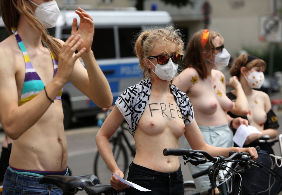 Protest freedom to tits
