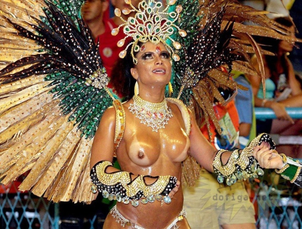 NAKED Vivian Castro. Carnival