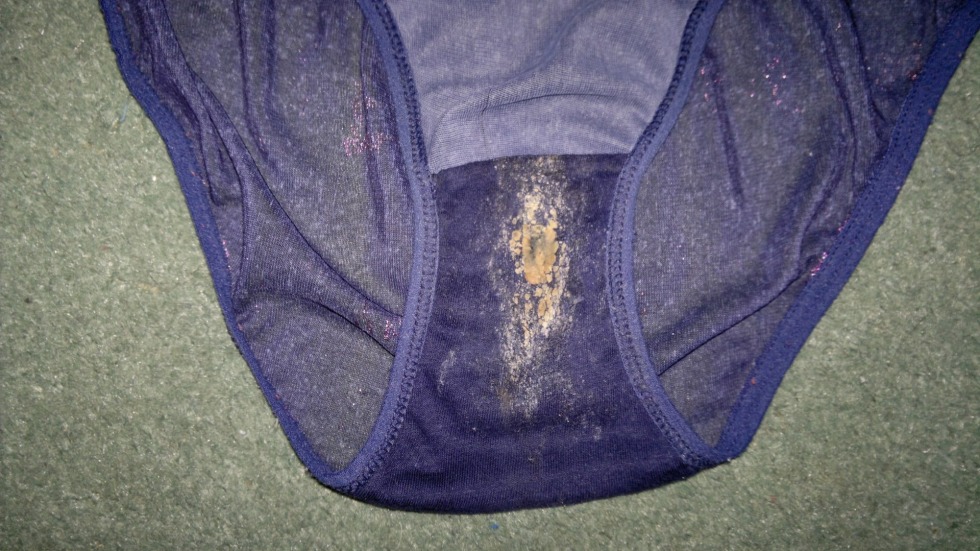 Mature in a dress spread her legs