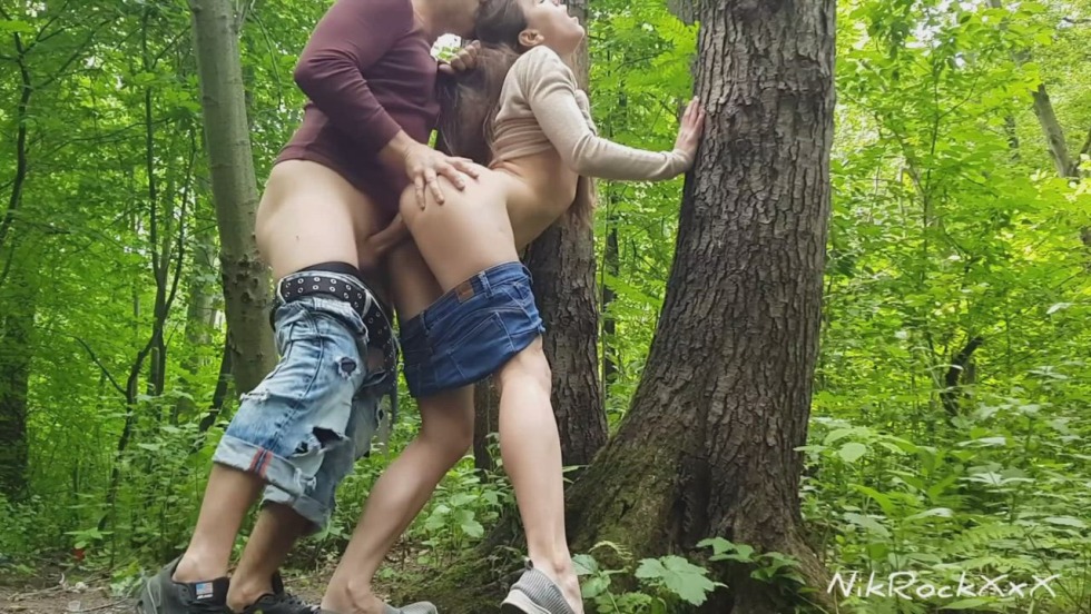 Beautiful Babe Blowjob and Public Fucking in the Forest