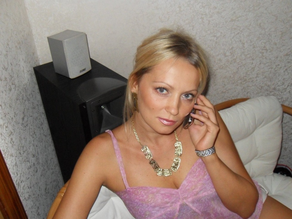 Ripe berries of a woman for 30