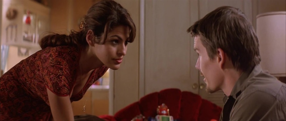 Eva Mendes lit her chest