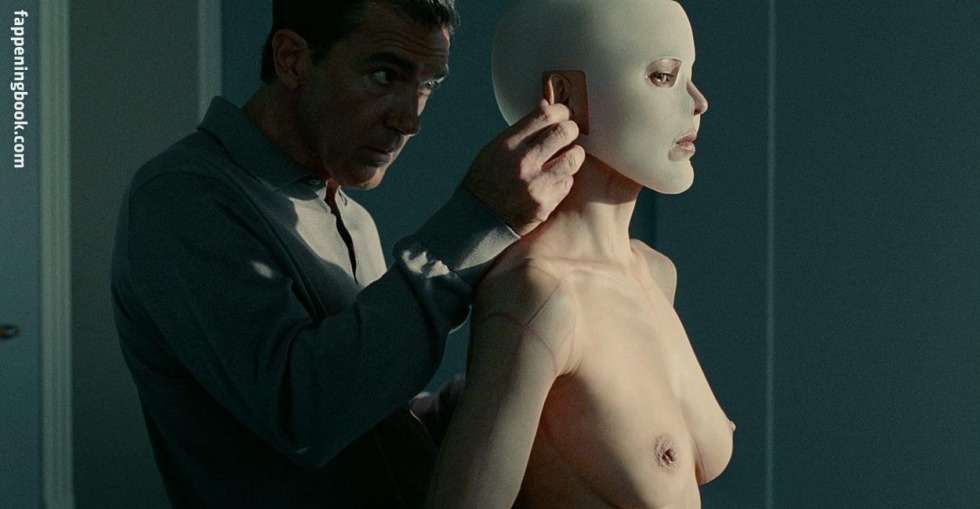 Naked Elena Anaya skin in which I live