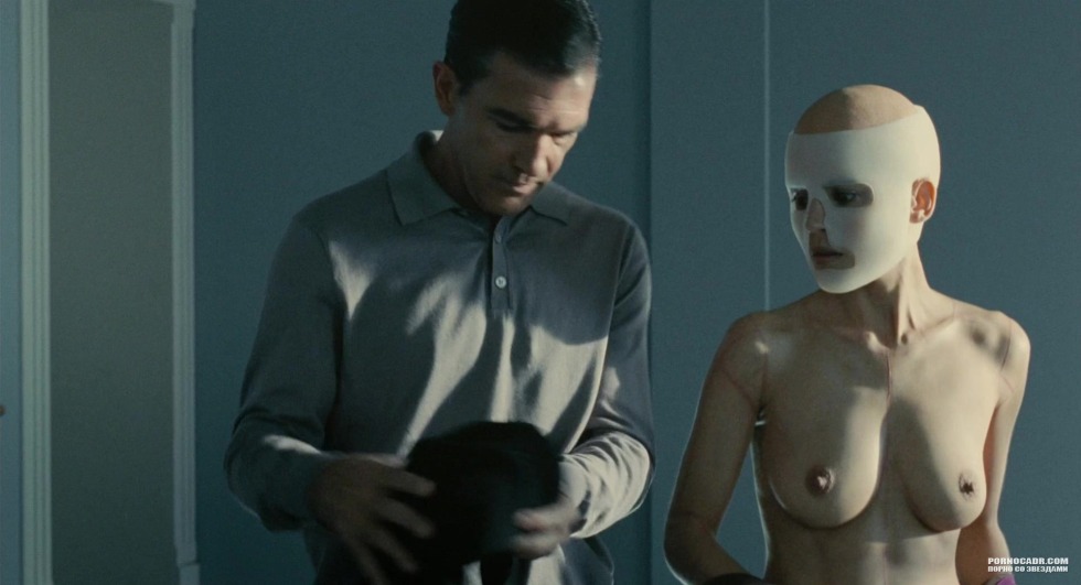 Naked Elena Anaya skin in which I live