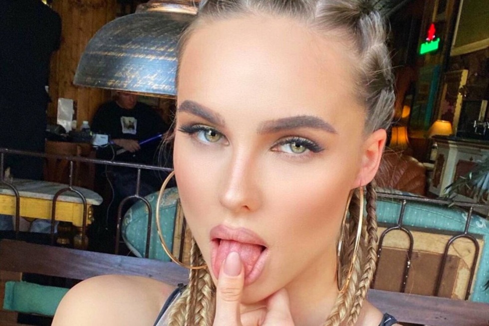 Hannah singer Anna Ivanova