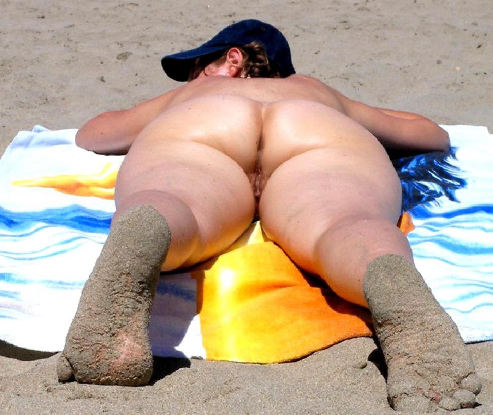 Fat vagina in sand and underpants