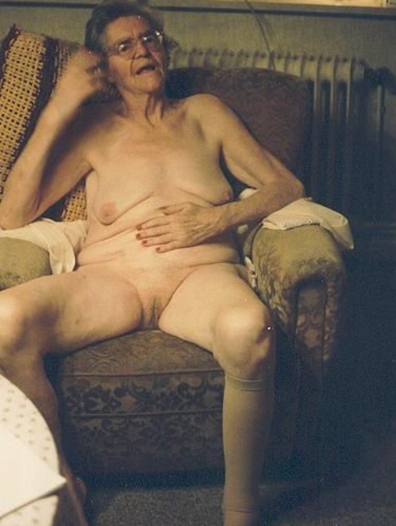 Old naked women retro