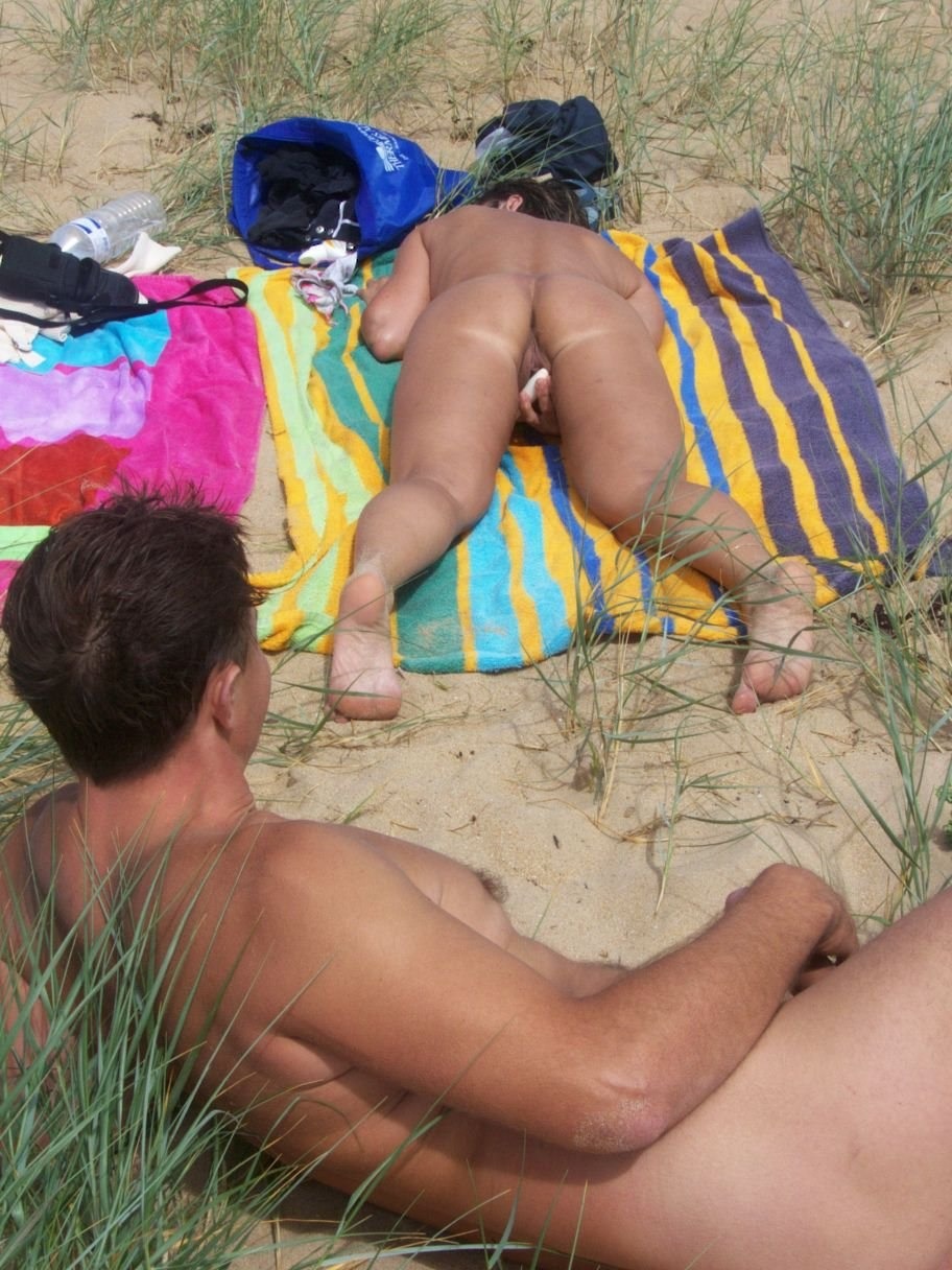 Fuck on the beach peeping