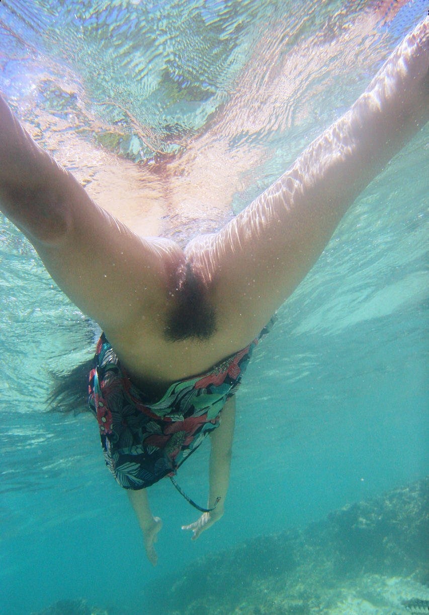 Hairy pussies under water