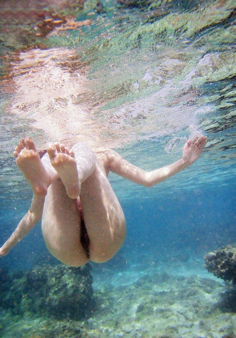 Naked photo shoot underwater