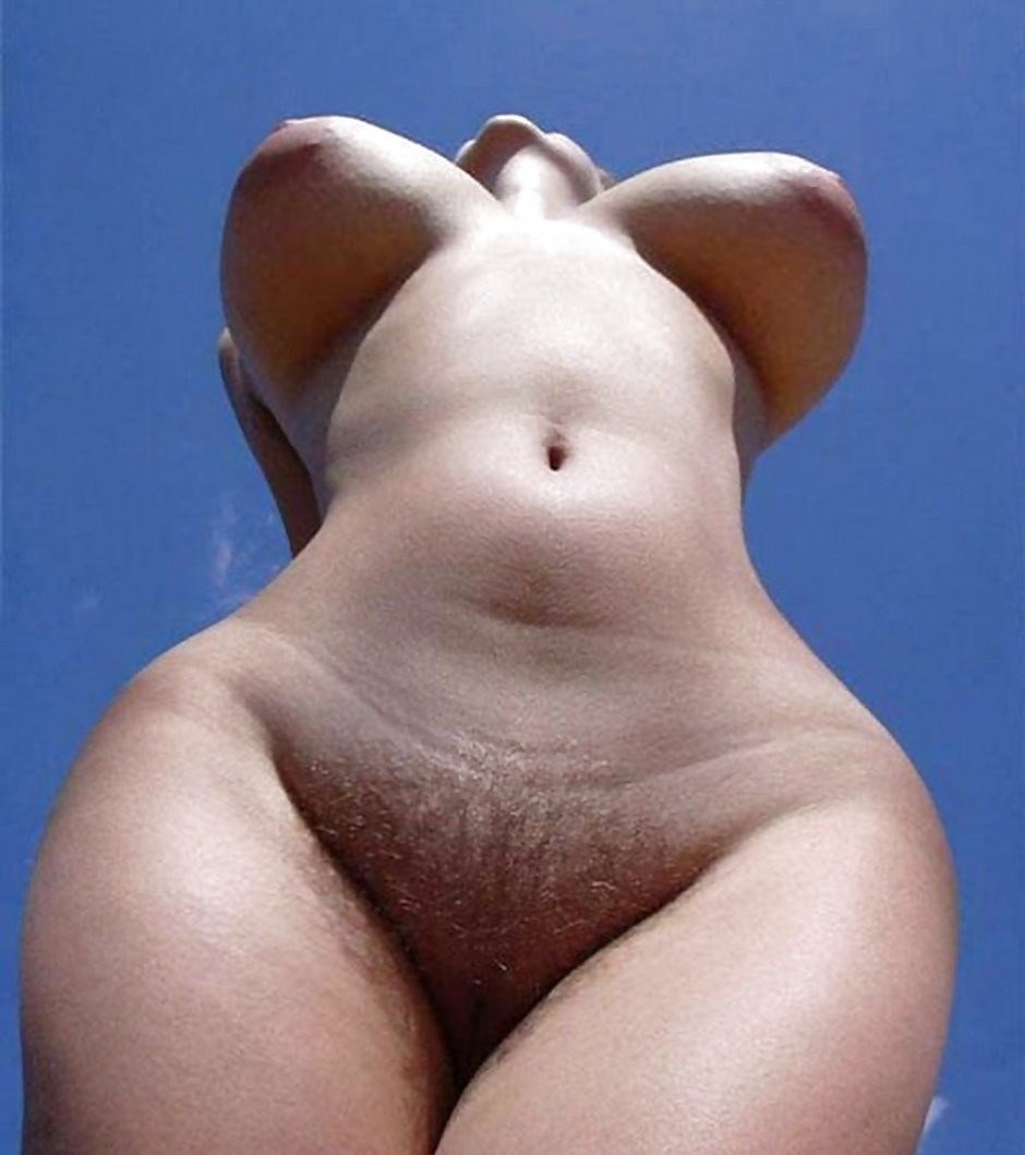Naked women with wide hips