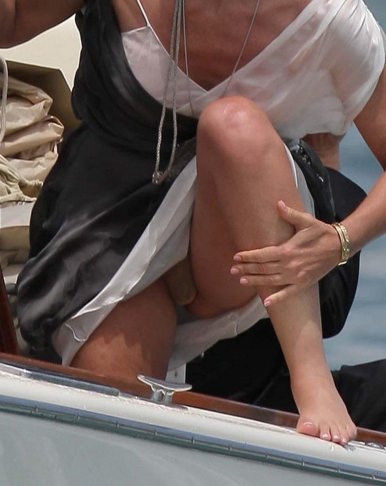 Sharon Stone without panties in the film